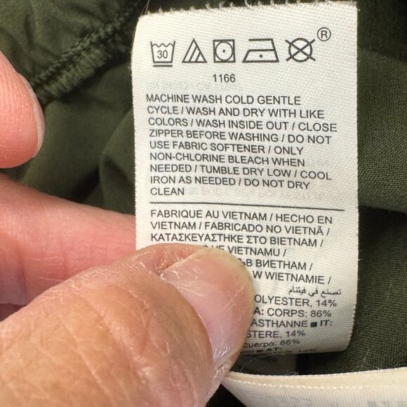 Athleta Crossroads Shorts in Aspen Olive - Picture 6 of 8